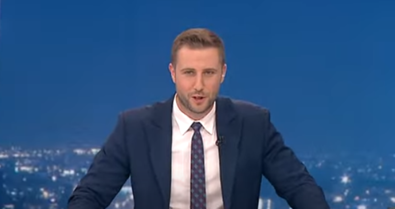 Nietypowe sceny w Tv Republika. Miłosz Kłeczek podszedł do polityka z kartką