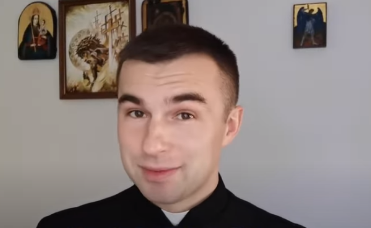 Hit wśród kobiet, ale ksiądz z TikToka ostrzega. "Uważaj, to może być grzech"