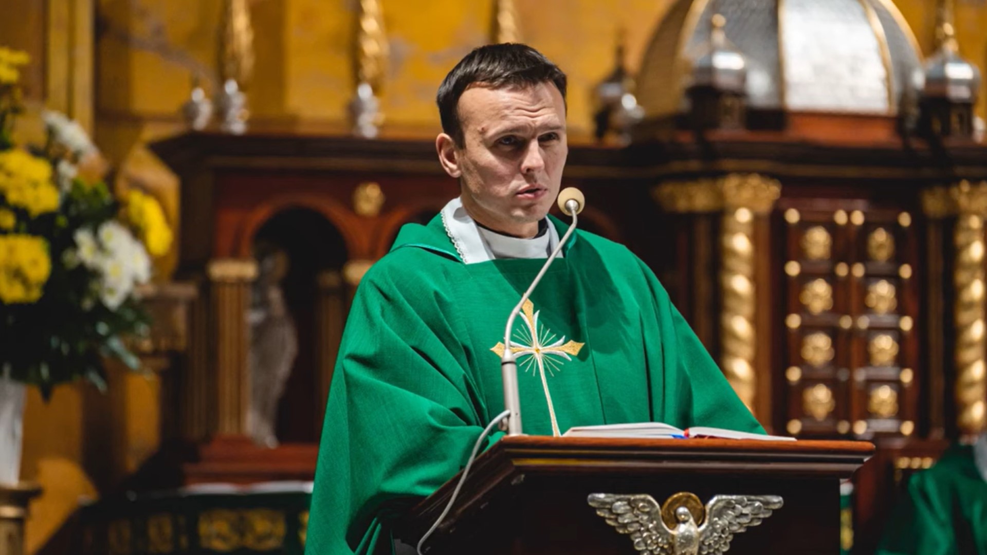 Ksiądz Rafał Główczyński mówi jasno o prezentach na Komunię. Tu nie ma wątpliwości