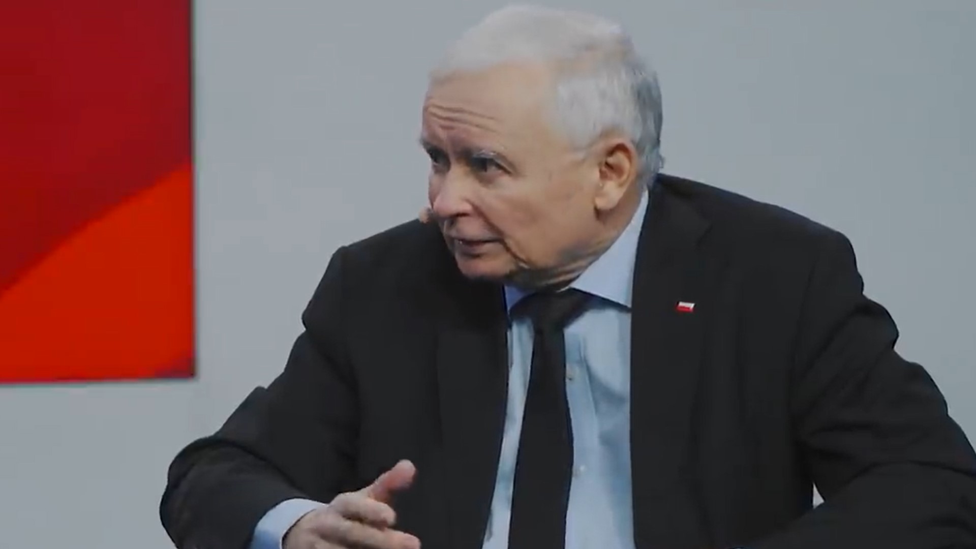 Jarosław Kaczyński spotkał bezdomnego w Wielką Sobotę. Ten gest zwrócił uwagę