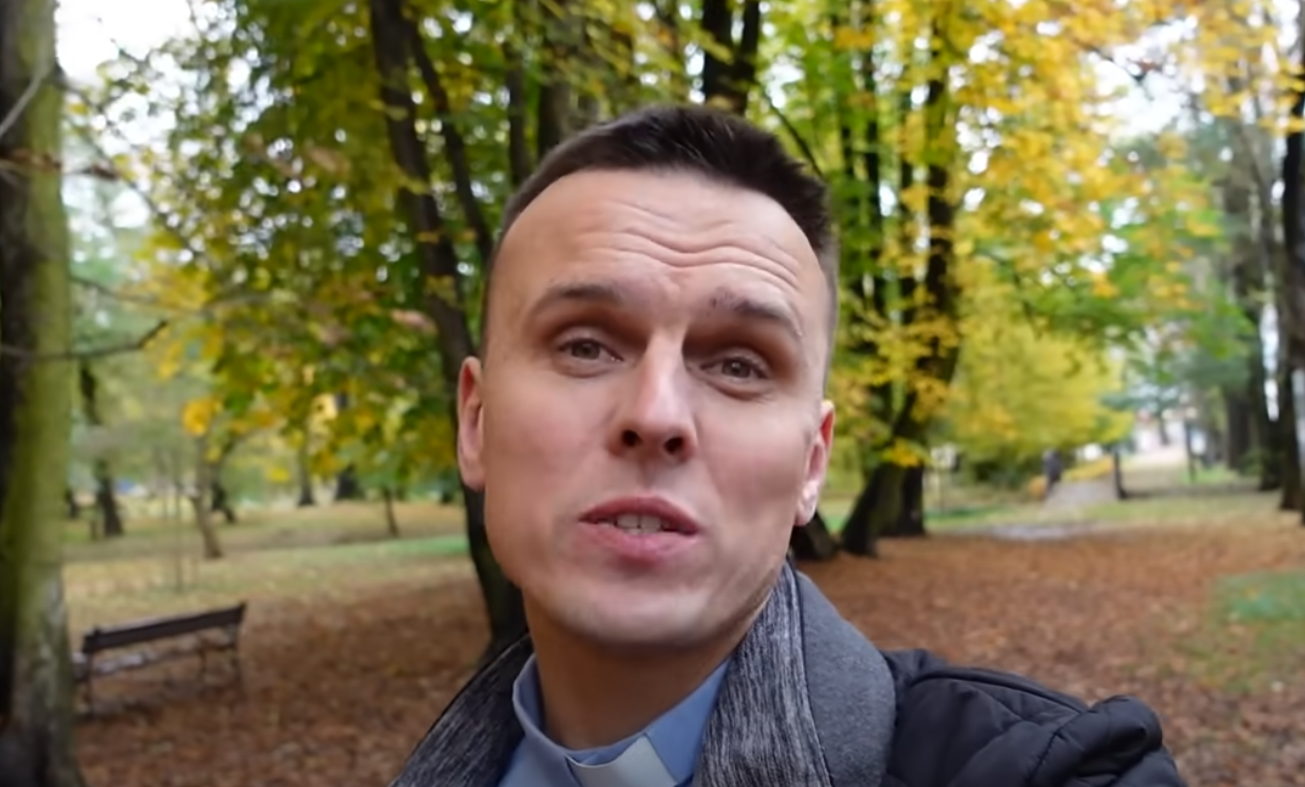 Znany ksiądz musi opuścić parafię. Przełożeni wydali stanowczy zakaz