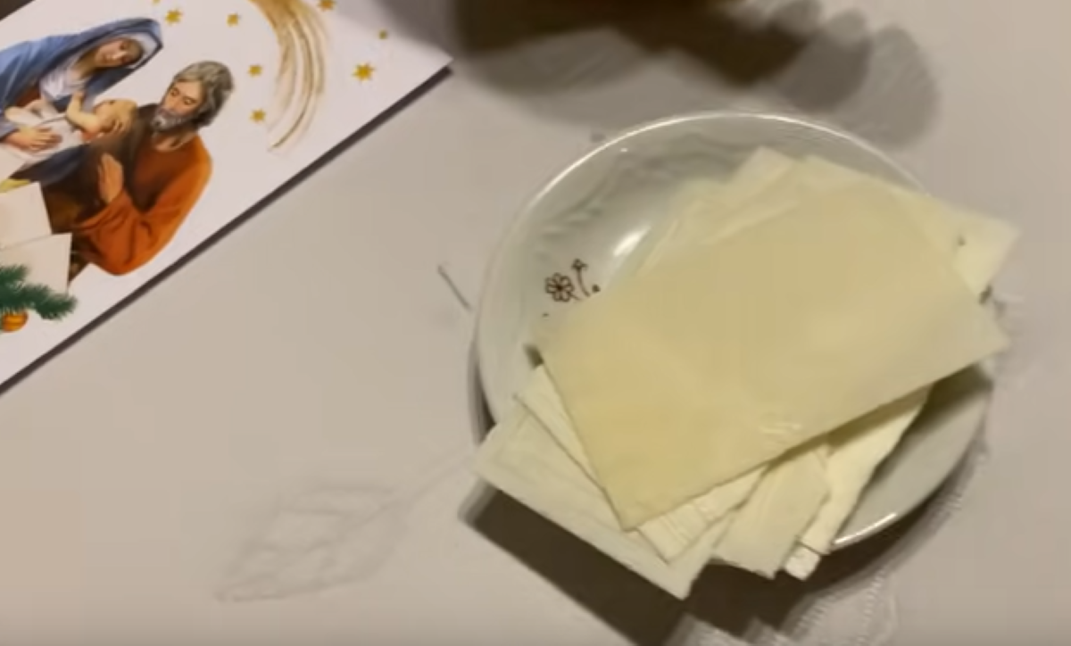 Opłatek na Wigilię 2025. Gdzie go zdobyć i ile trzeba zapłacić
