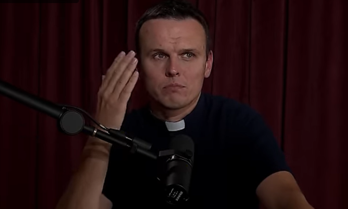 Ksiądz z osiedla ujawnia prawdę o pieniądzach: 1640 zł przychodu, 70 tys. zł wydatków