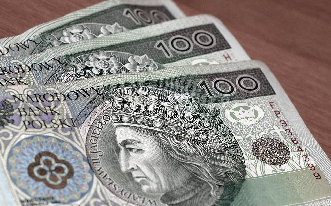 Kolejny zastrzyk gotówki dla seniorów. Wiadomo, ile trafi do ręki seniorów