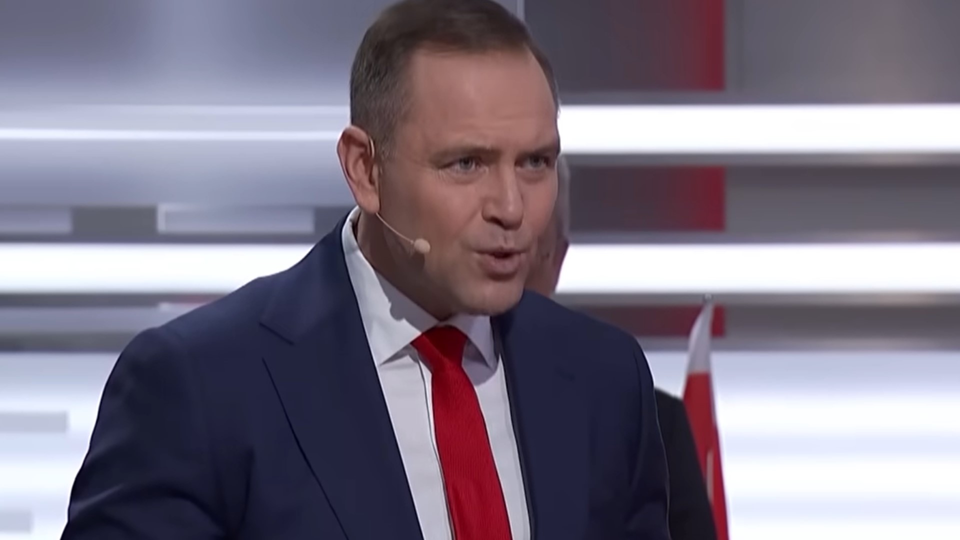 Przerażające szczegóły relacji Karola Nawrockiego z seniorem. Ujawniono umowę pożyczki