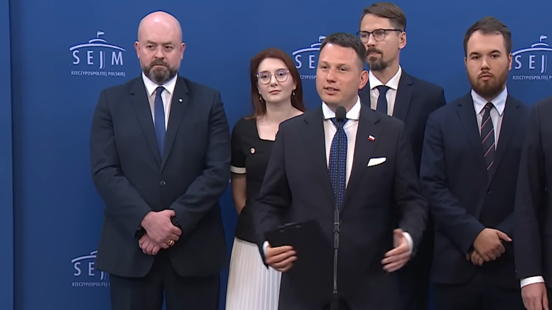 Trzaskowski przyjmuje wyzwanie Mentzena. Czy to polityczny sygnał dla młodych wyborców