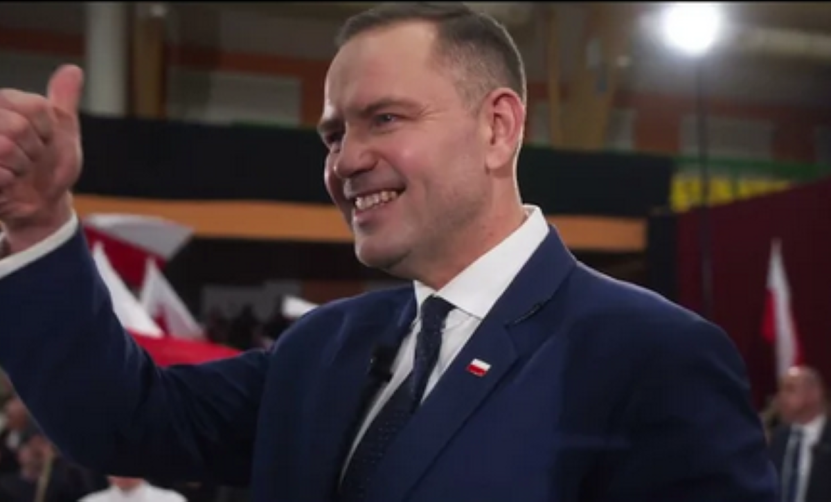 Karol Nawrocki z rodziną na procesji Bożego Ciała. Jeden gest nie umknął uwadze wiernych