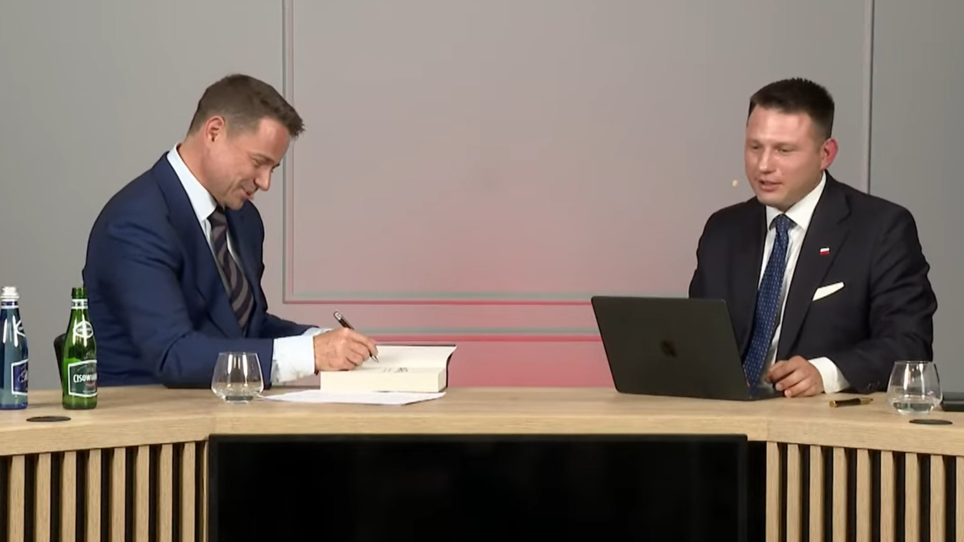 Nieoczekiwany finał spotkania Trzaskowski–Mentzen. Lider Konfederacji zabiera głos