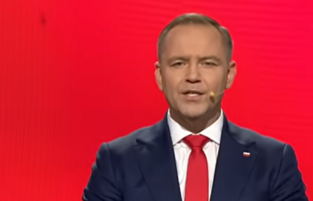 Nawrocki debatował sam. Nie obyło się bez interwencji policji