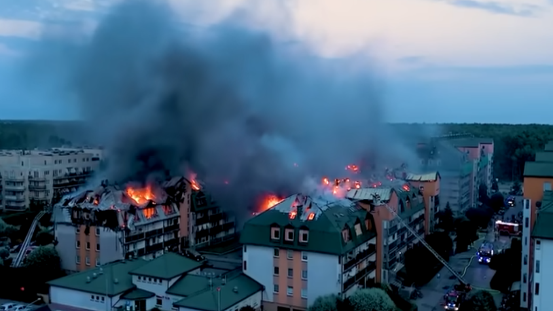 Pożar w Ząbkach. Mieszkańcy odzyskują dostęp do lokali. Tylko na chwilę