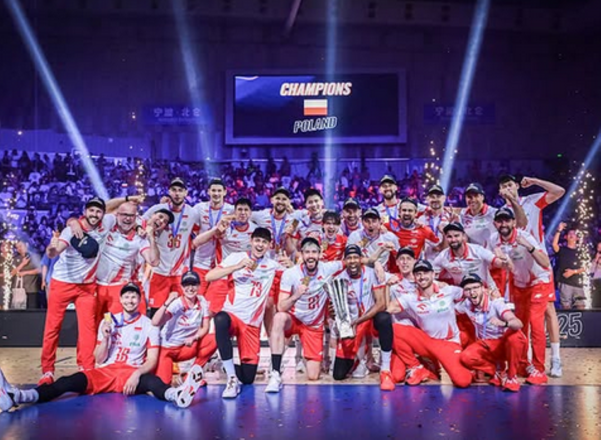 Poruszające powitanie polskich siatkarzy. Na lotnisku pojawiły się tłumy