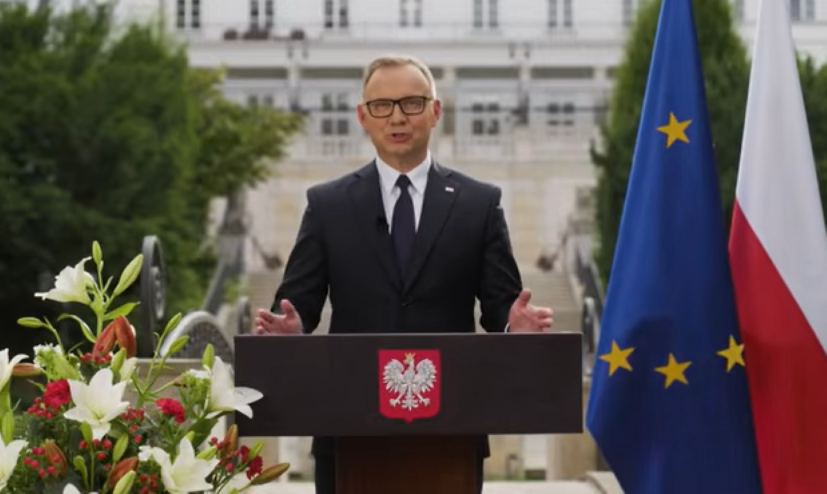 Andrzej Duda pożegnał się z rodakami. Ekspert nie zostawił na ustępującym prezydencie suchej nitki