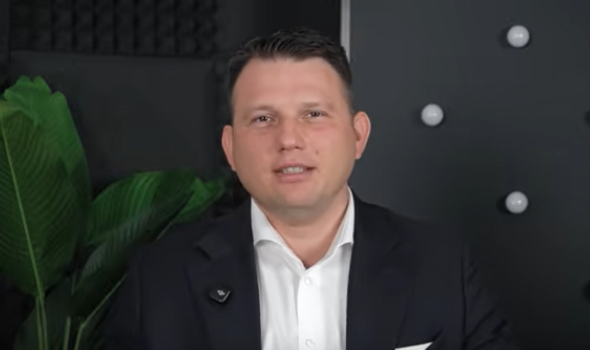 Sławomir Mentzen nie pojawił się na zaprzysiężeniu prezydenta. Polityk zabrał głos w mediach społecznościowych