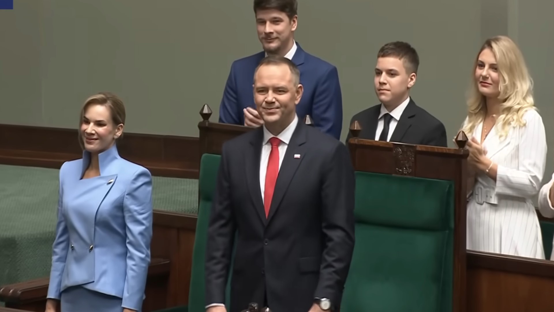 Nawroccy zaskoczyli podczas mszy. Ujawniono, ile dali na tacę