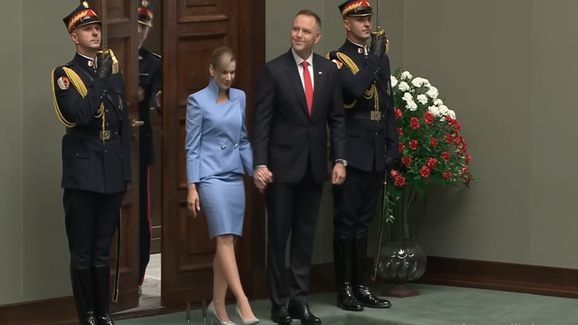 Pierwsza wizyta Marty Nawrockiej jako pierwszej damy. Stylistka ocenia jej strój