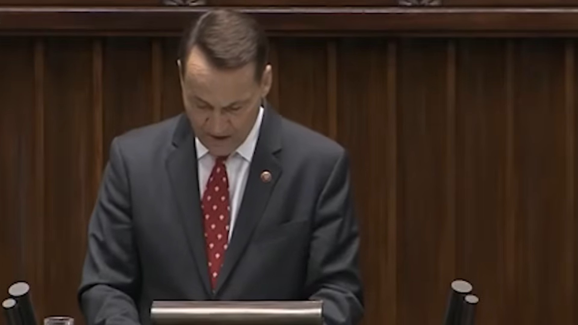 Radosław Sikorski premierem. Najnowszy sondaż pokazuje, co myślą Polacy
