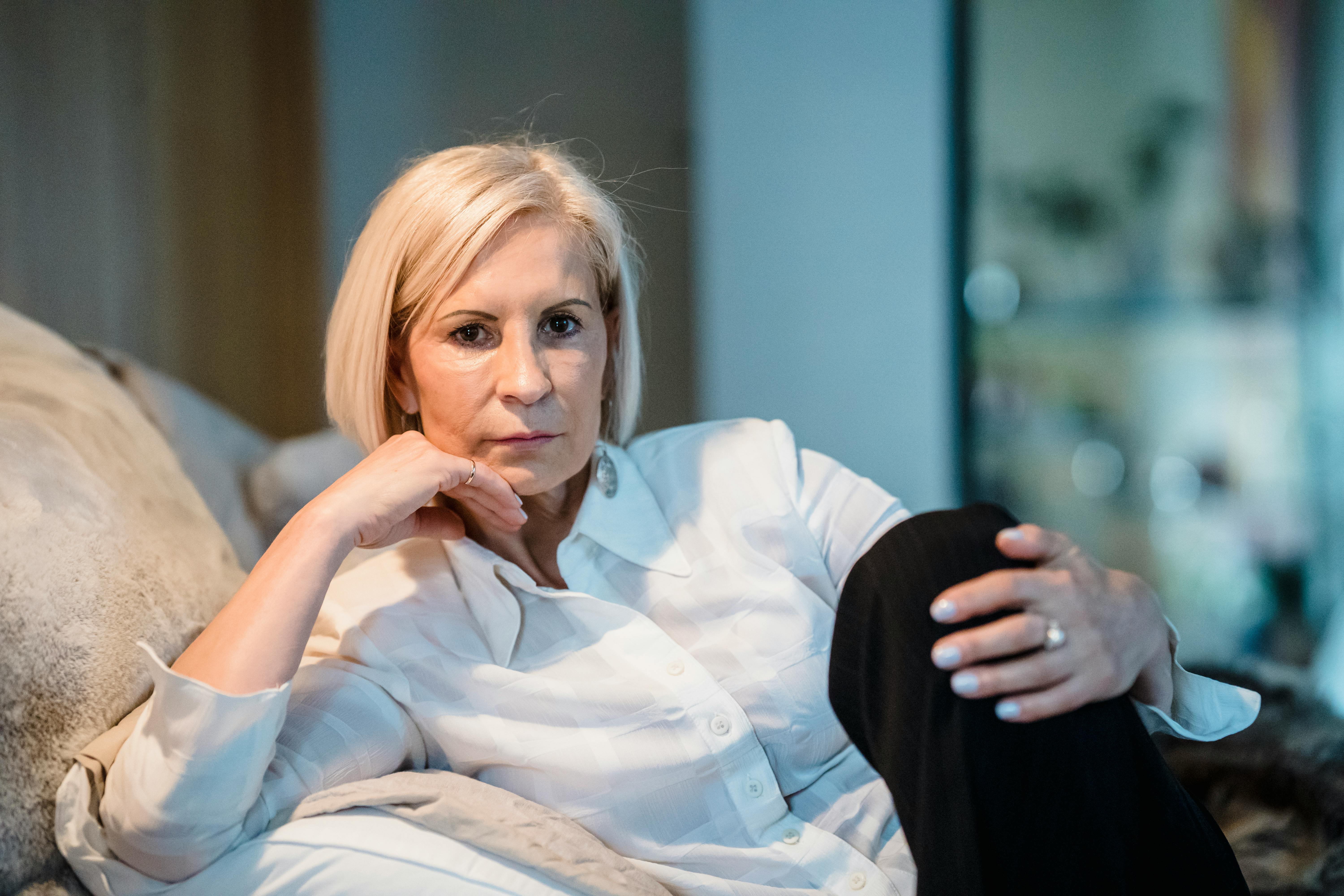 Z życia wzięte. "Kochanek rozkochał w sobie moją naiwną matkę": Zostawił ją z długami i złamanym sercem