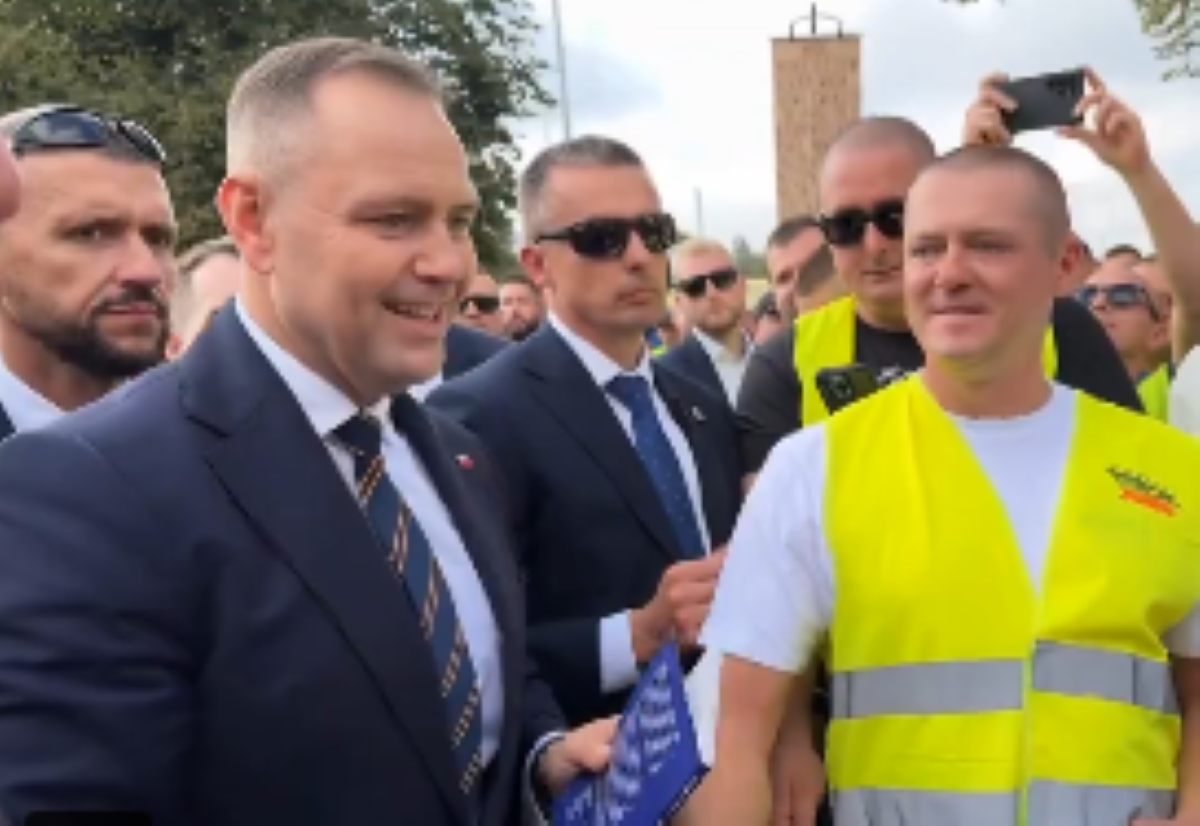 Tak Karol Nawrocki zachował się wobec nastolatki. Nagranie obiegło sieć