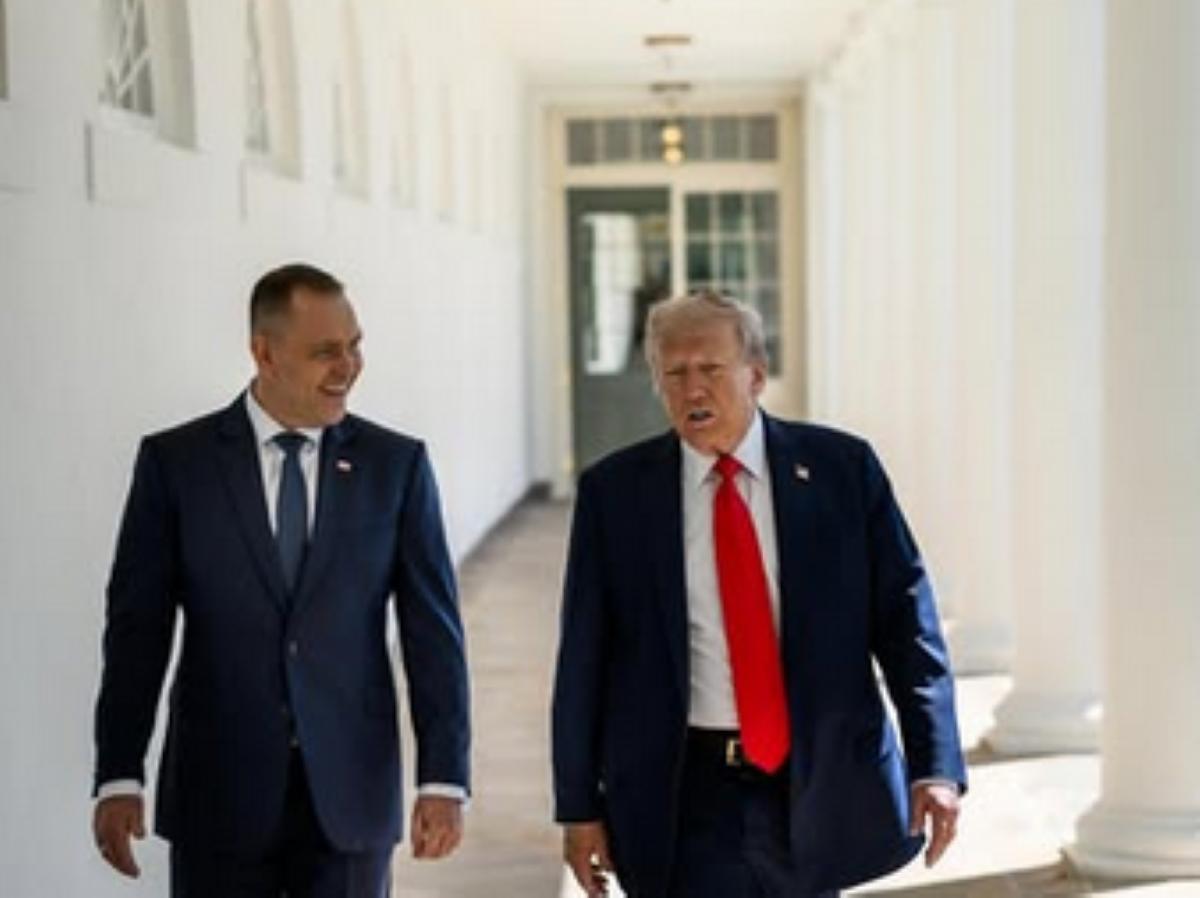 Karol Nawrocki leci na urodziny do Donalda Trumpa. Wiadomo, jaki prezent zabierze