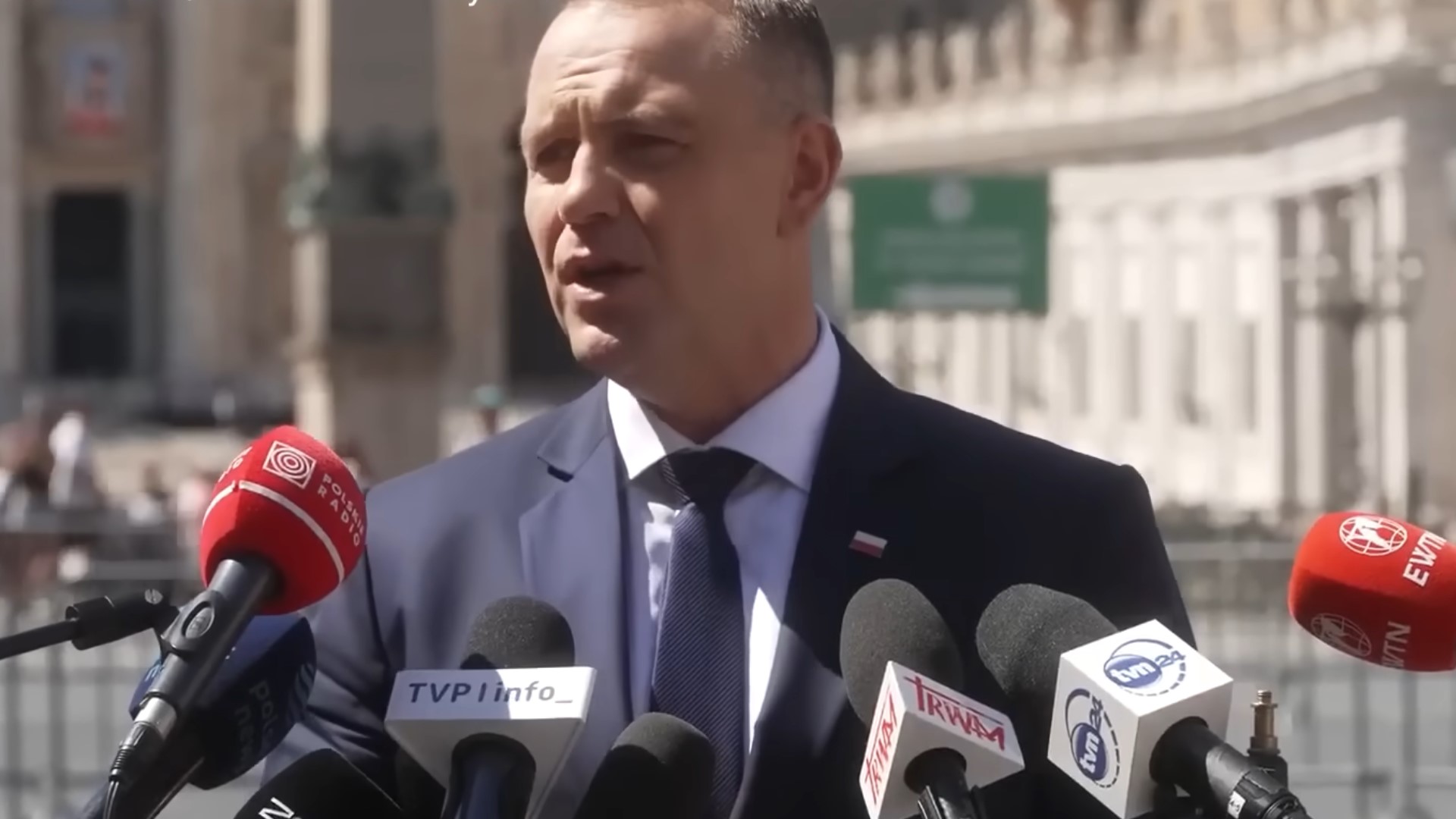 Pierwszy miesiąc prezydentury Karola Nawrockiego. Tak Polacy oceniają jego start