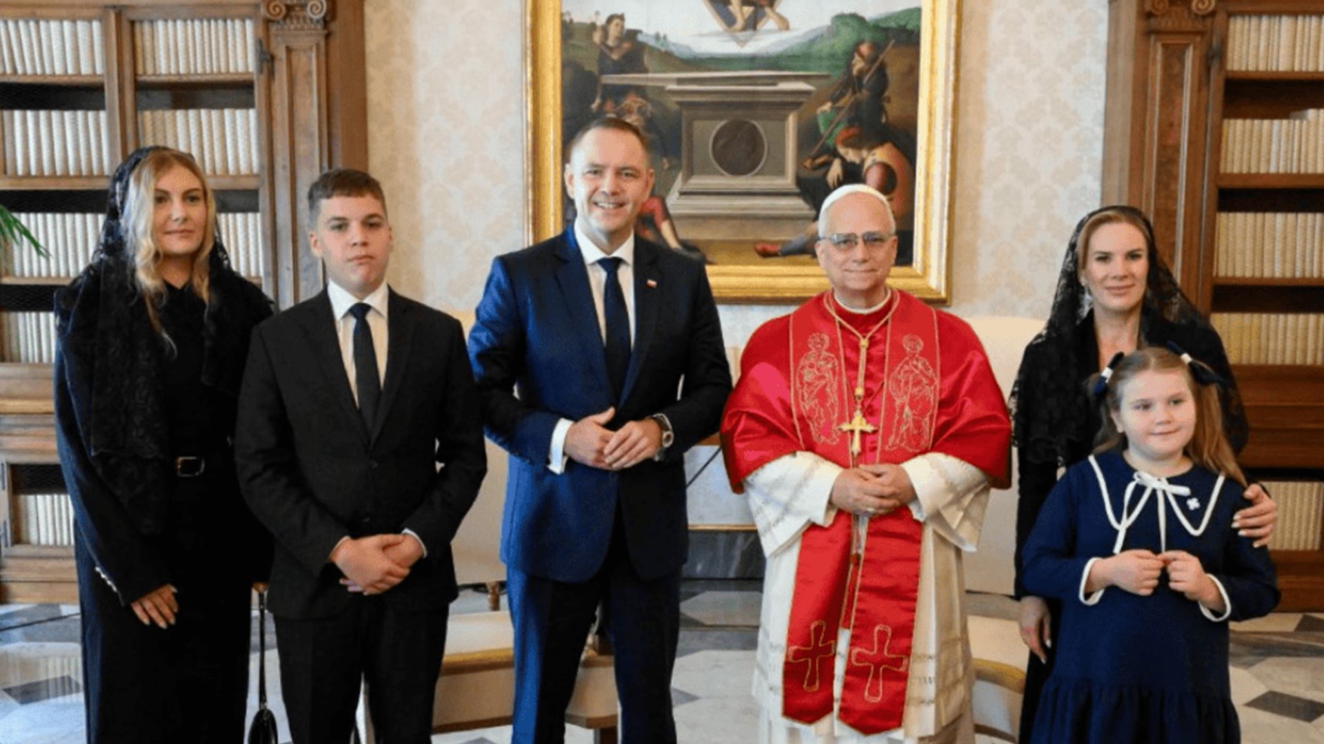 Wiemy, ile kosztował strój Marty Nawrockiej z audiencji u papieża. Ekspertka komentuje