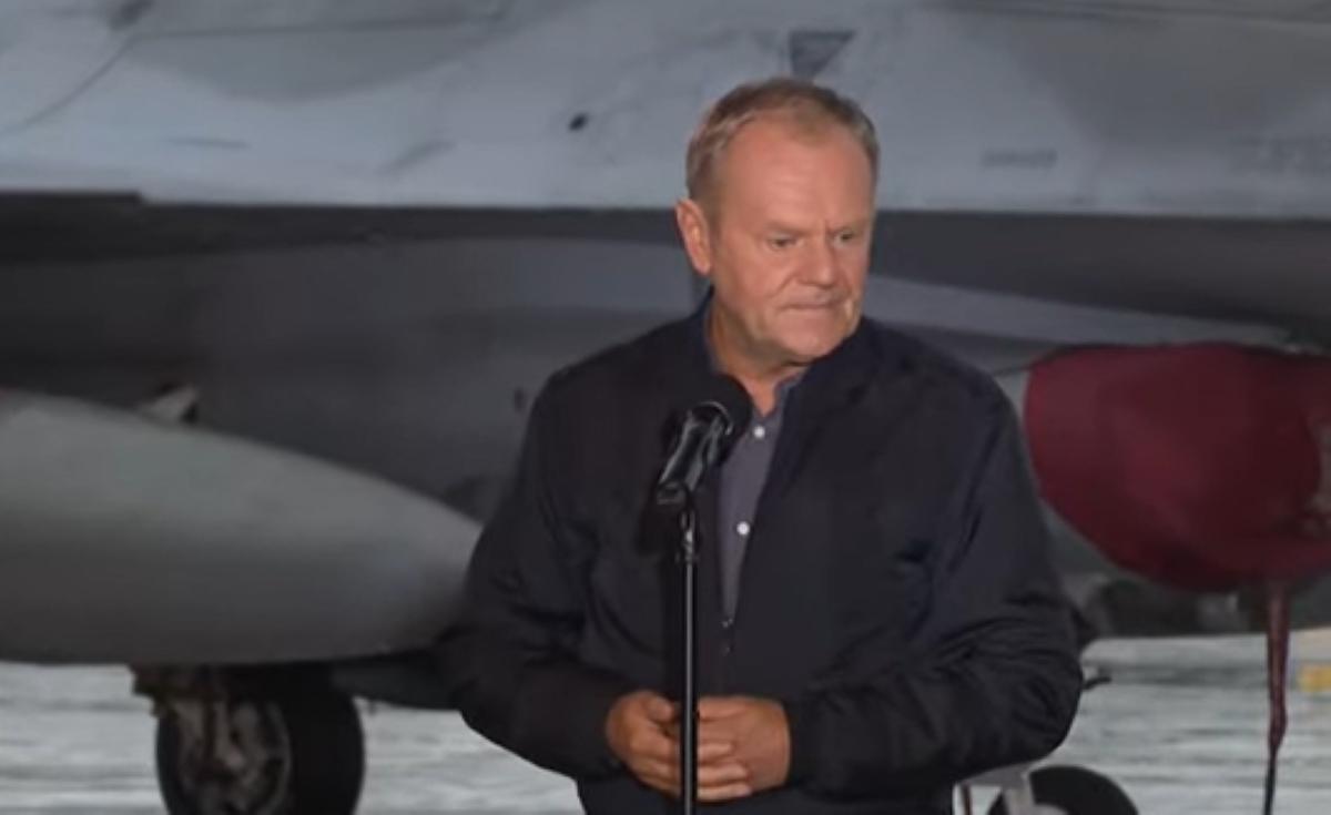 Donald Tusk odwiedził pilotów w Łasku. Padły wymowne słowa