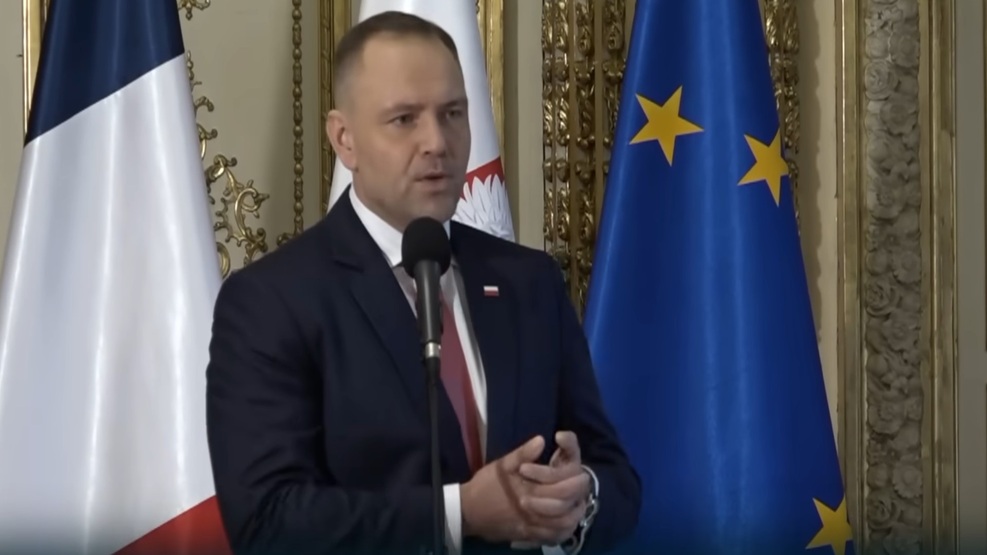 Skandal podczas mszy z prezydentem! Fałszywy ksiądz wtargnął na mszę