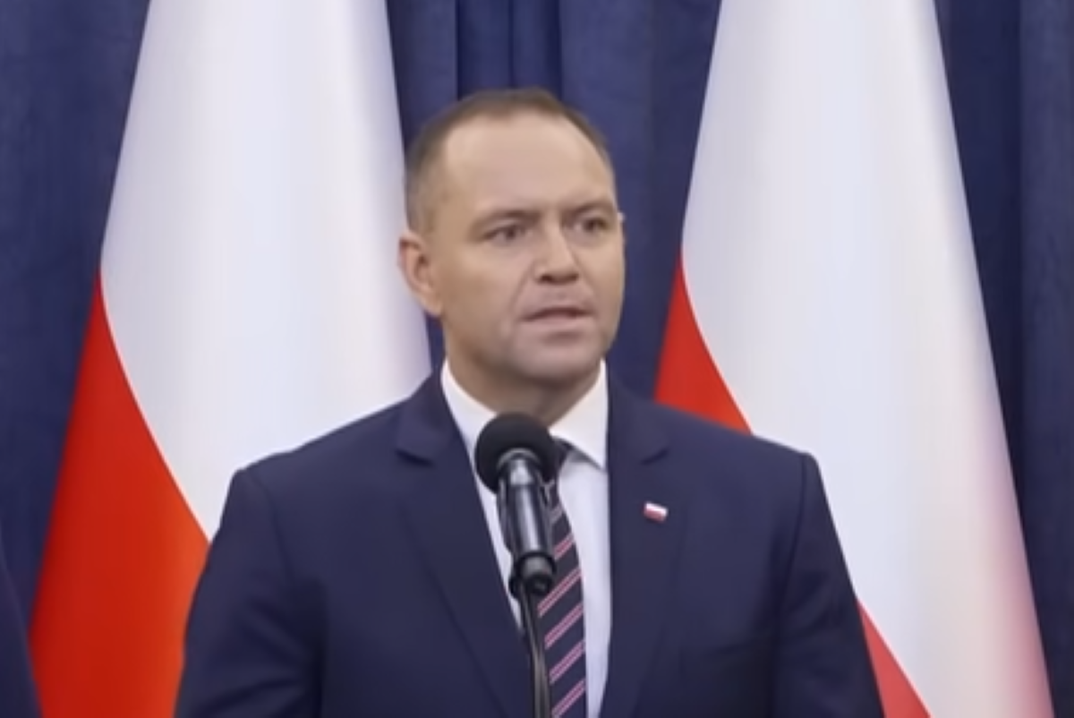 Internauci w ogniu komentarzy po zdjęciu pary prezydenckiej. Wszystko przez drobny gest Karola Nawrockiego