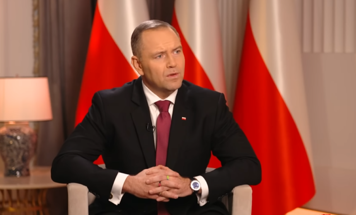 Ręce prezydenta przyciągnęły uwagę. Karol Nawrocki nie pozostawił tego bez komentarza