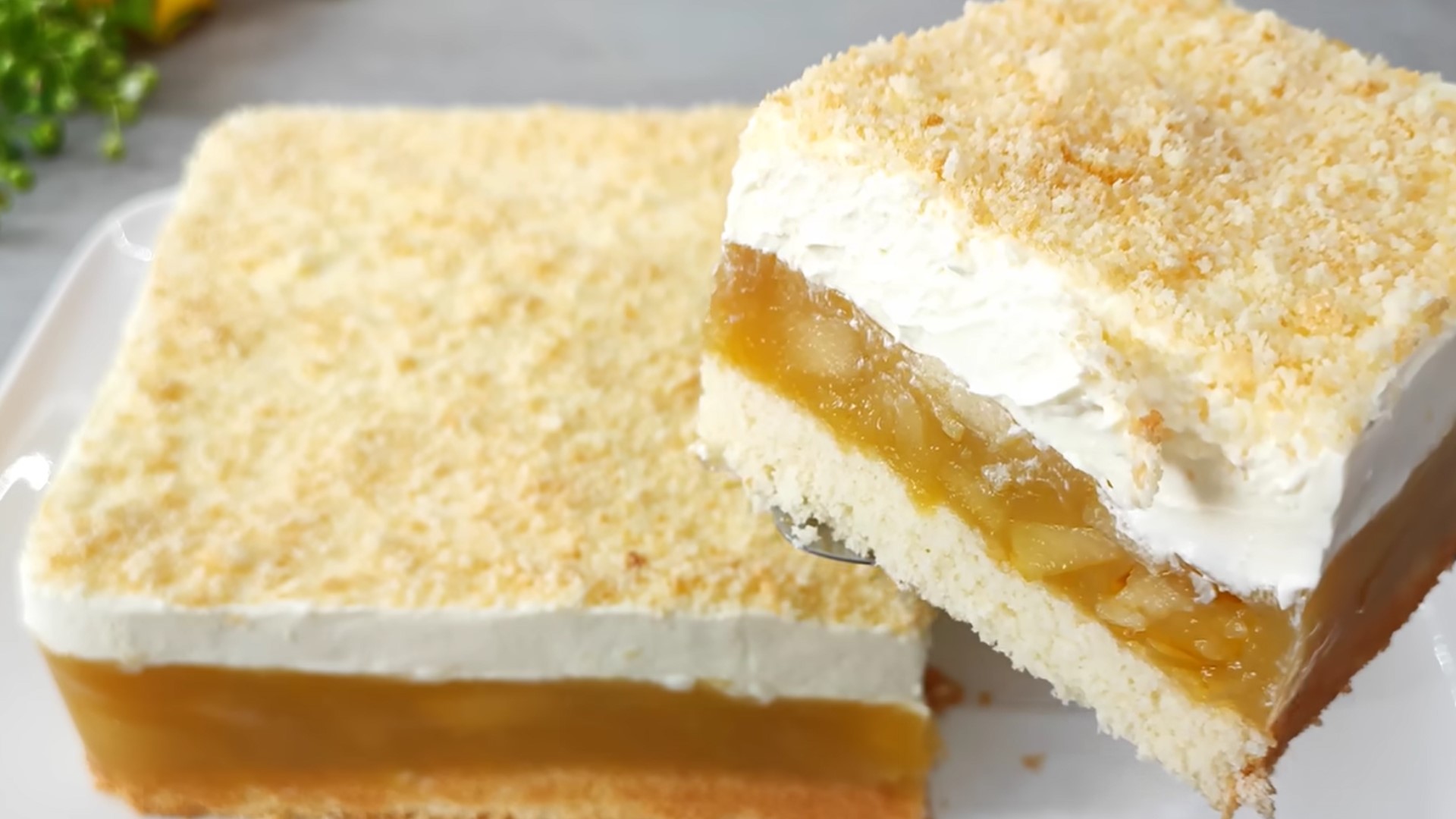 Kremowe ciasto jabłkowe w 15 minut pracy. Więcej jabłek niż ciasta