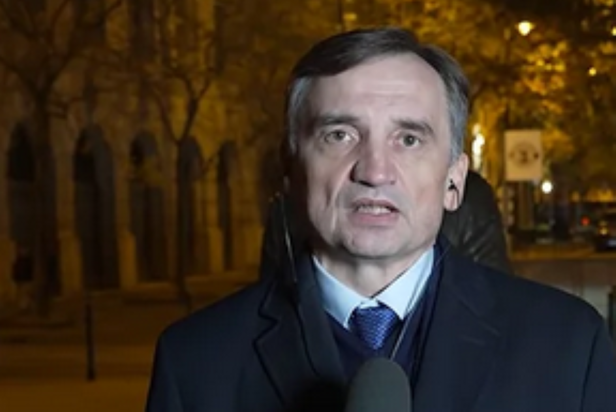 Ziobro odpowiada na unieważnienie paszportu. Stawia warunki powrotu do Polski