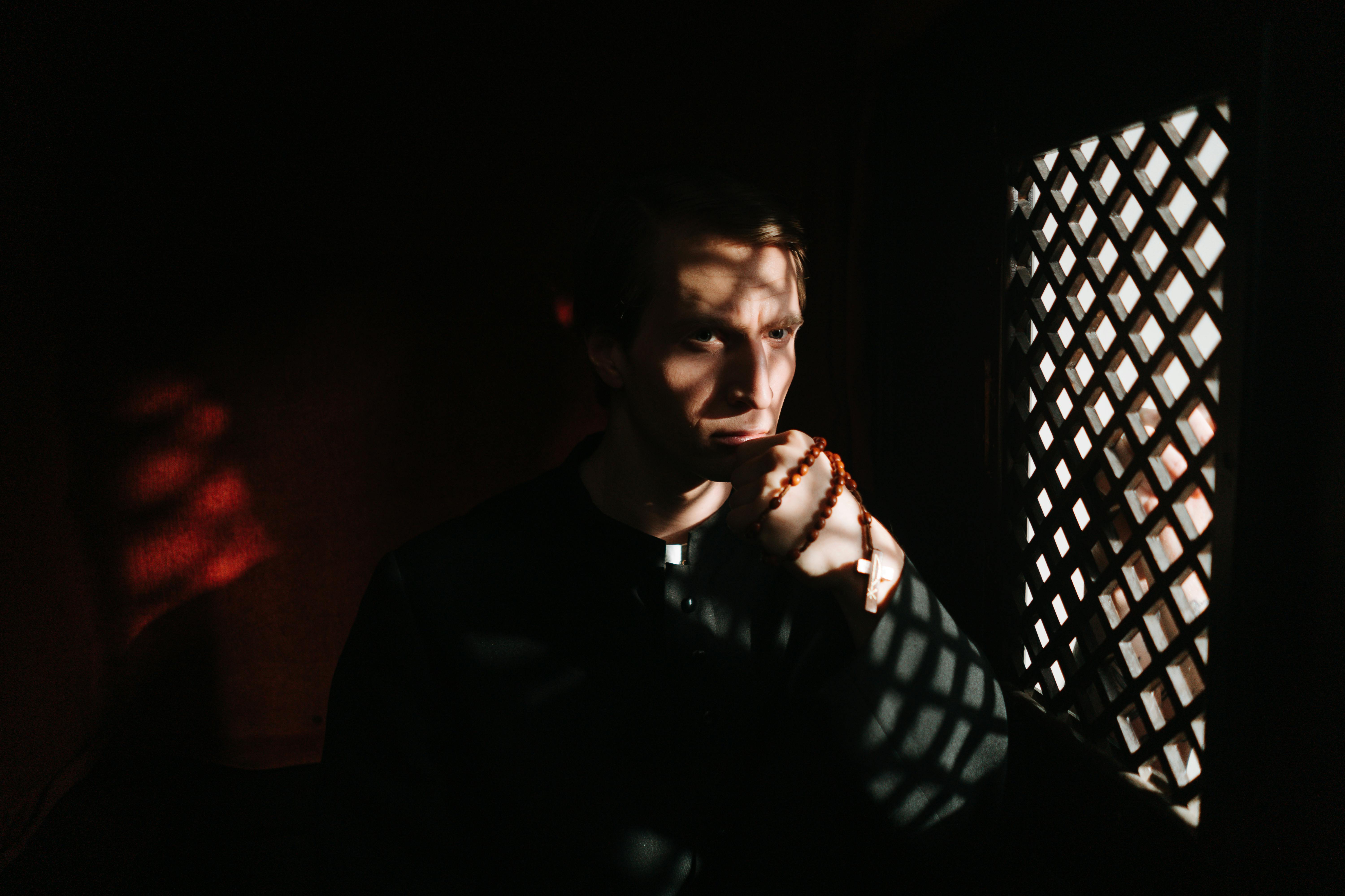 Kolęda po 21:00 wywołała emocje. Ta kartka na drzwiach mówi wszystko