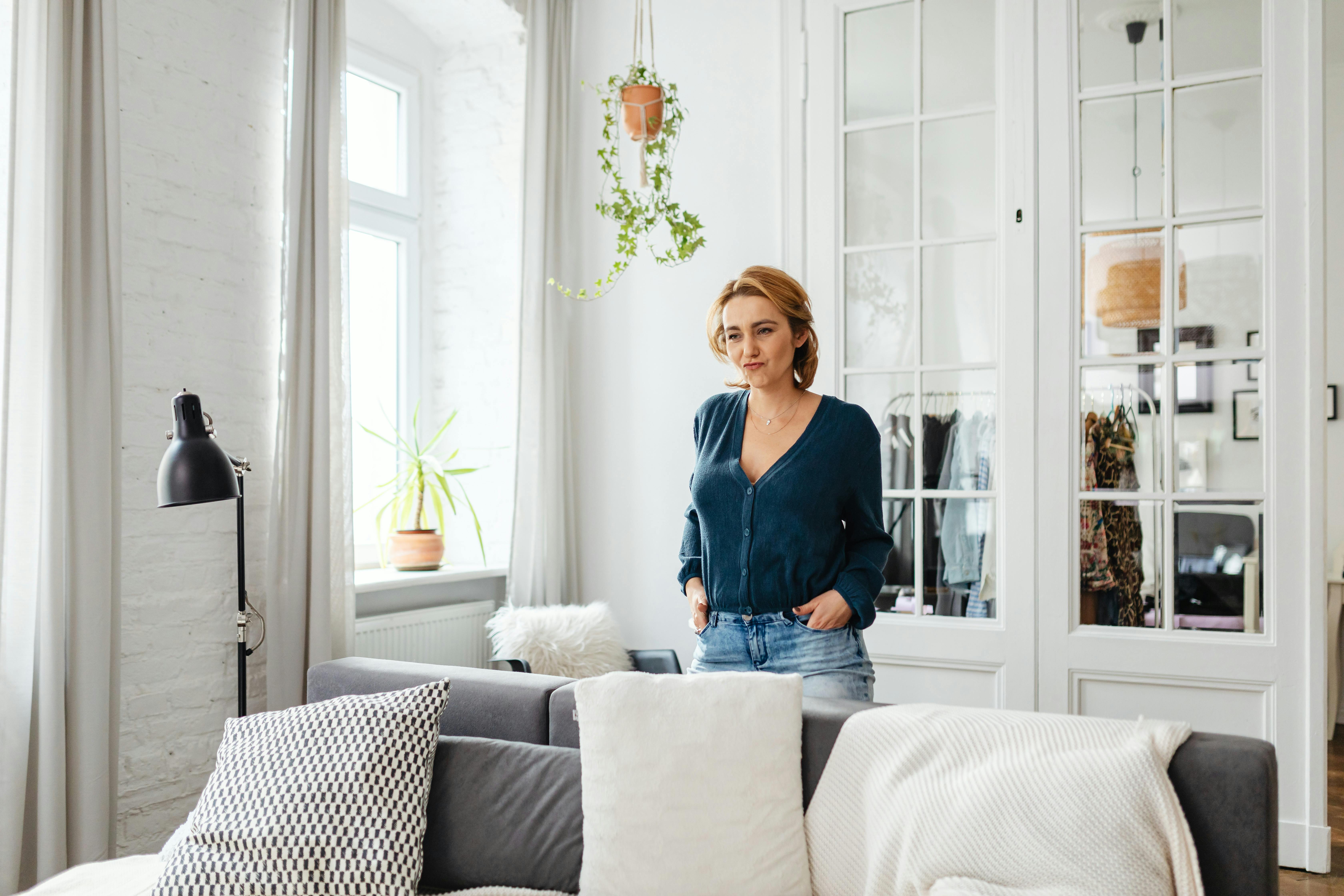 Z życia wzięte. "Przypadkiem usłyszałam, jak teściowa mnie obgaduje": Zapomniała, iż odłożenie telefonu nie kończy rozmowy