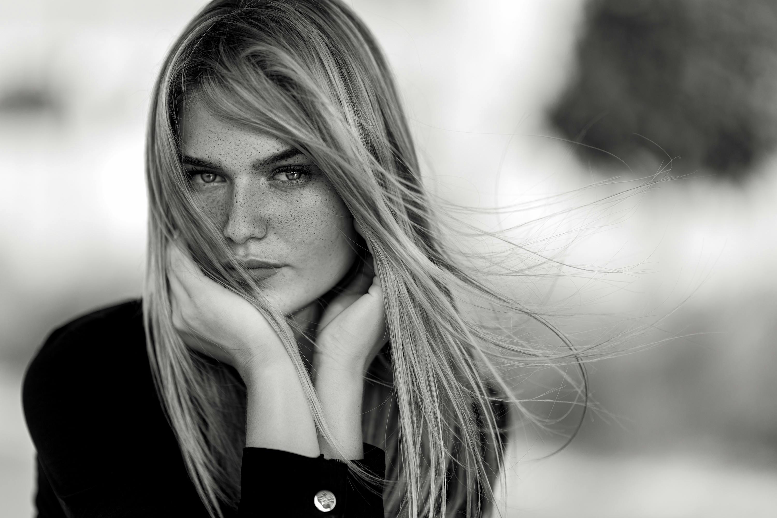 Z życia wzięte. "Moja teściowa przyjęła nas pod dach, ale działa mi na nerwy": Zużywa moje drogie kosmetyki