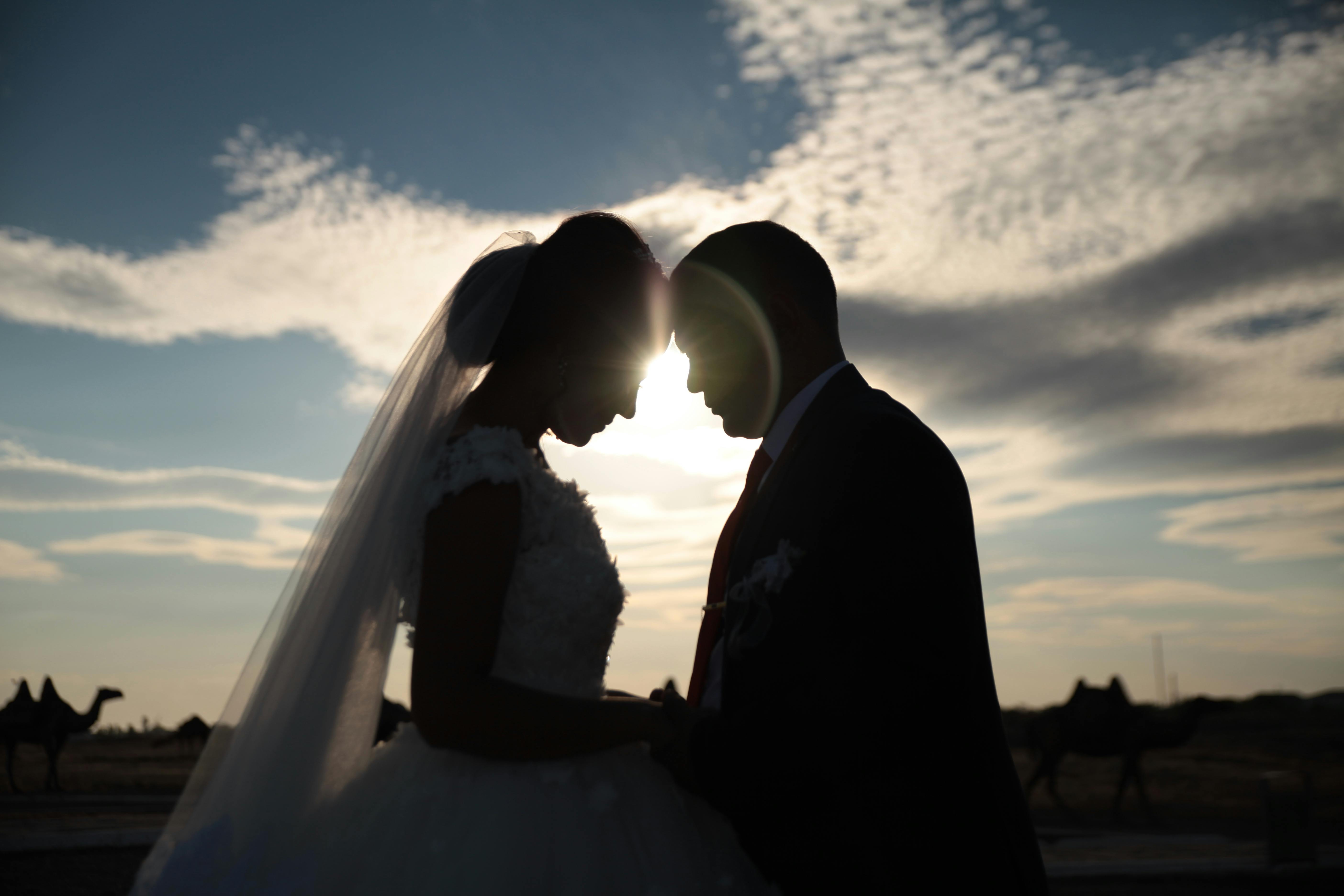 Z życia wzięte. "W dniu ślubu, przygotowując się do ołtarza, znalazł w kieszeni marynarki list od byłej żony"