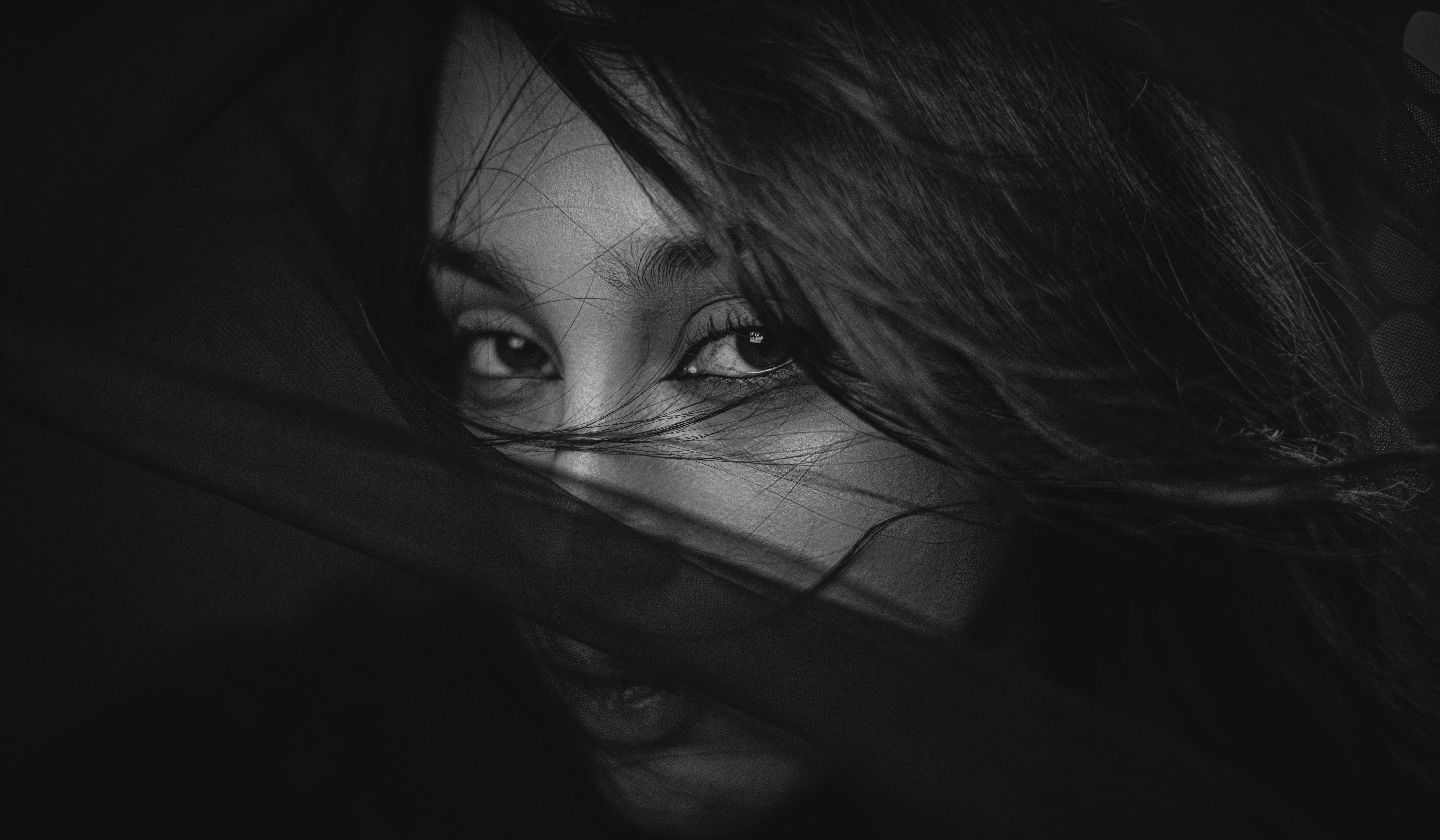 Z życia wzięte. "Wystawa fotografii zniszczyła mój świat": Znalazłam na niej zdjęcie męża w ramionach kochanki