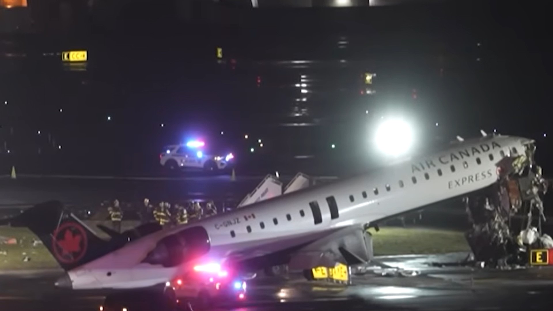 Samolot uderzył w wóz strażacki. Nowe ustalenia, ujawniono nagranie kontrolerów