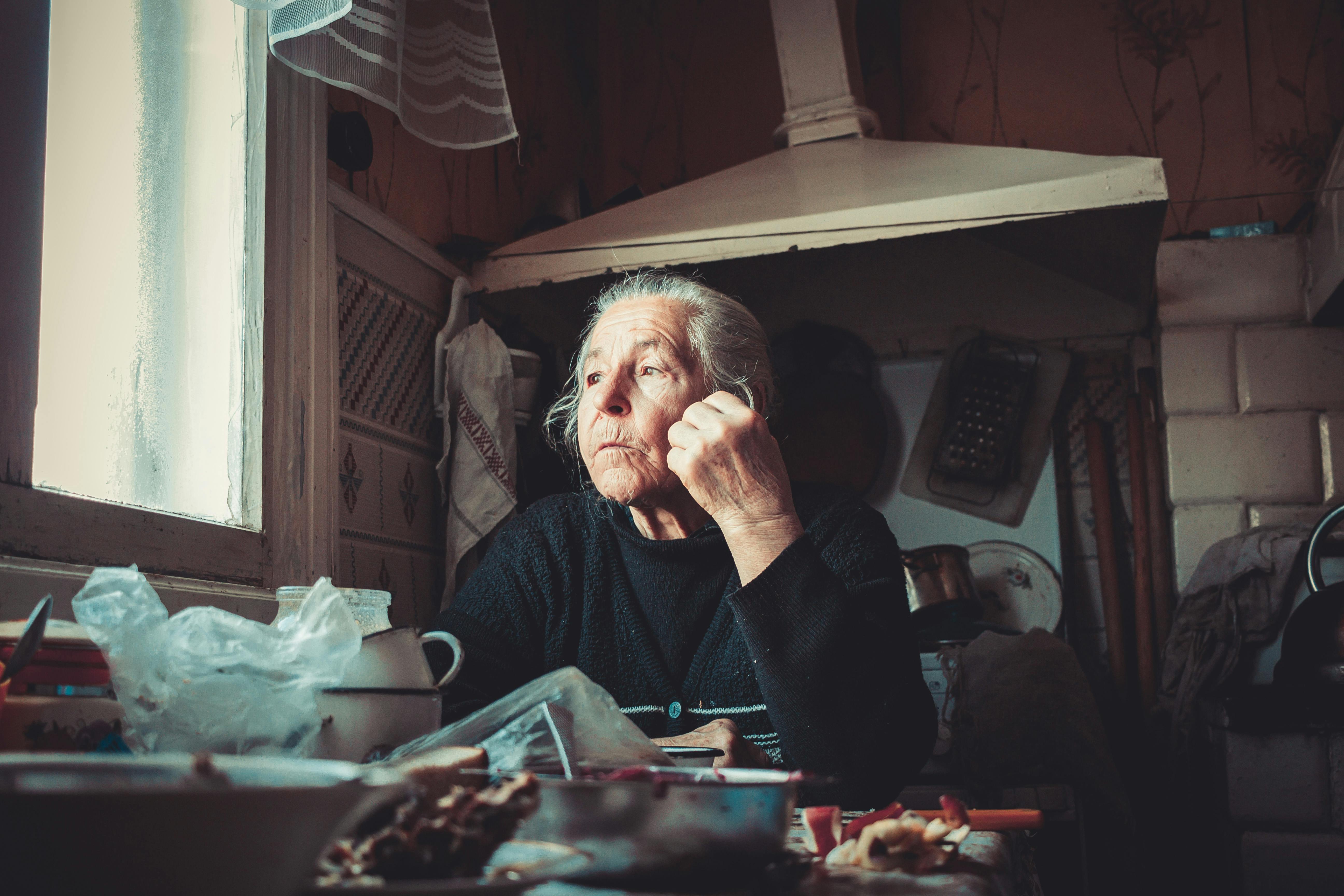 Z życia wzięte. "Dla moich dzieci jestem ważna tylko wtedy, gdy przychodzi emerytura": Na zwykły telefon nie mają już czasu