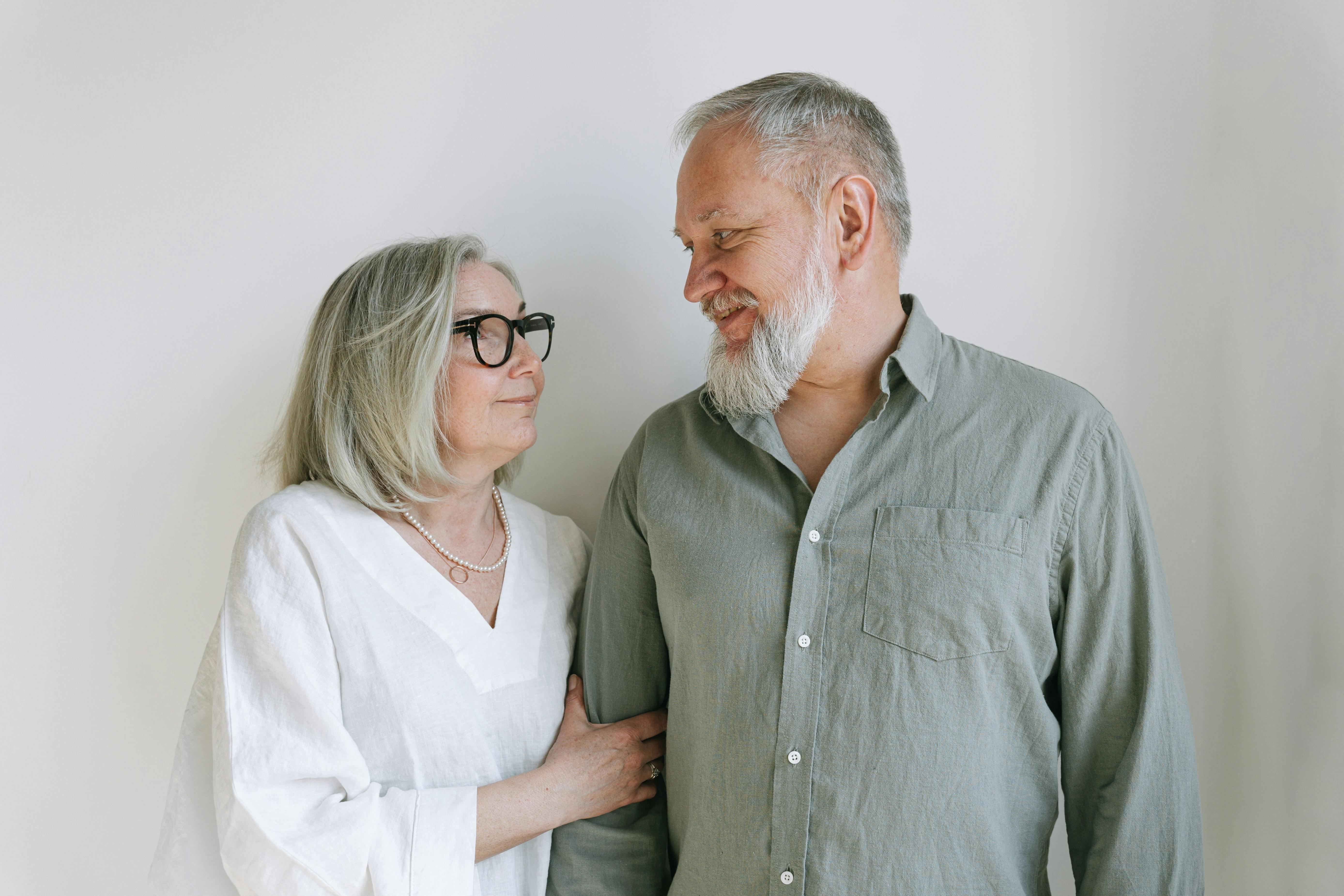 Z życia wzięte. "Moja mama wróciła z sanatorium z kawalerem": Myślałam, iż na starość skupi się na rodzinie, a nie na flirtach