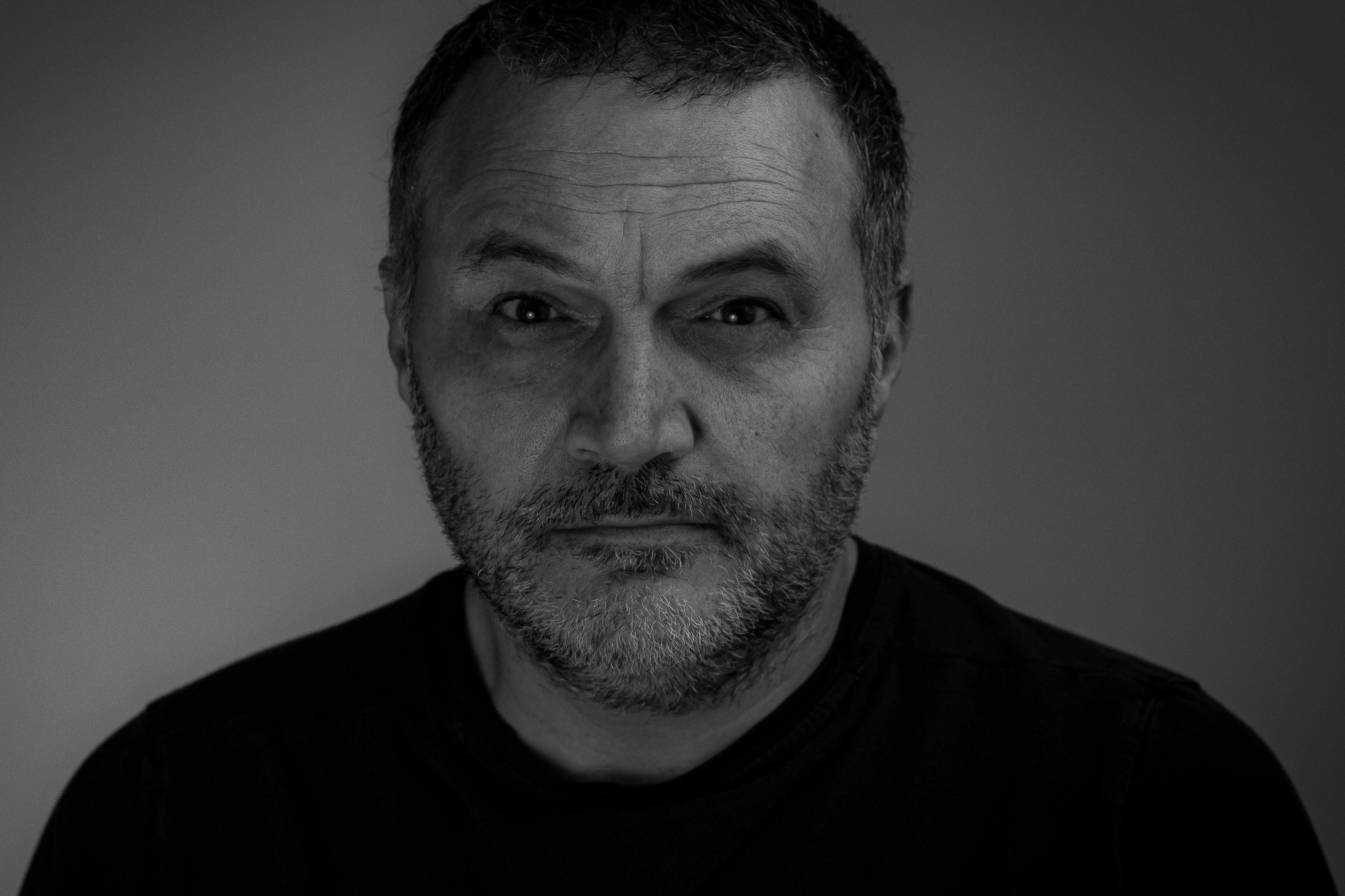 Z życia wzięte. "Ojciec na emeryturze zakochał się w młodszej kobiecie": Zostawił mamę po 35 latach i powiedział, iż nie jesteśmy jego rodziną