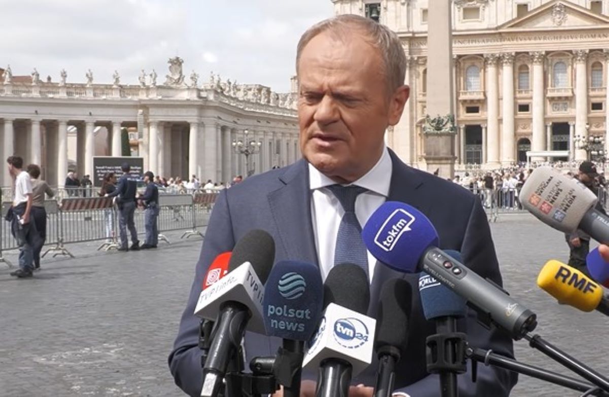 Protest pod domem Donalda Tuska. Premier nie wytrzymał, uderzył w Jarosława Kaczyńskiego i Karola Nawrockiego