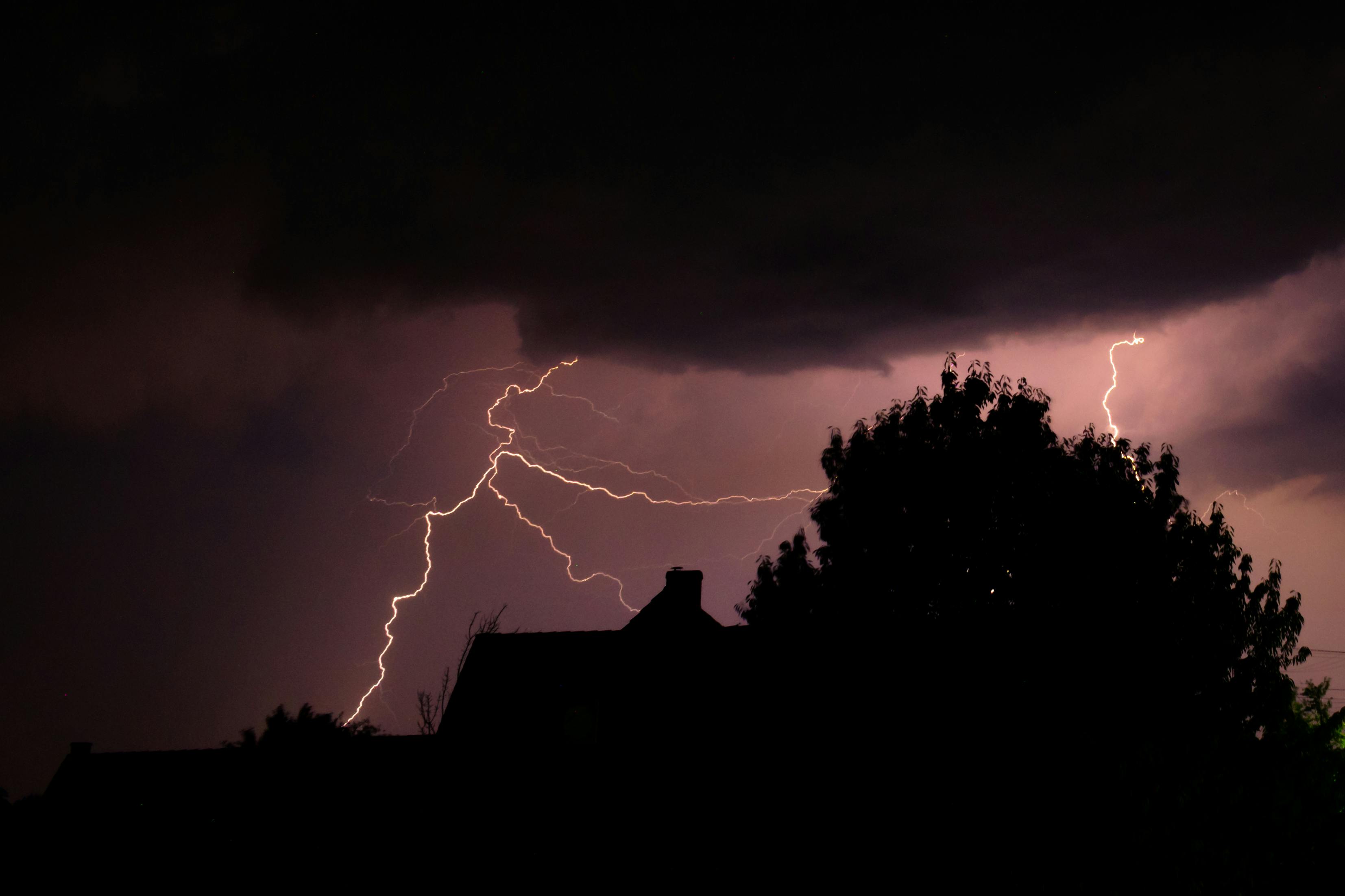 Synoptycy nie mają dobrych wieści. Taką pogodę przyniesie piątek