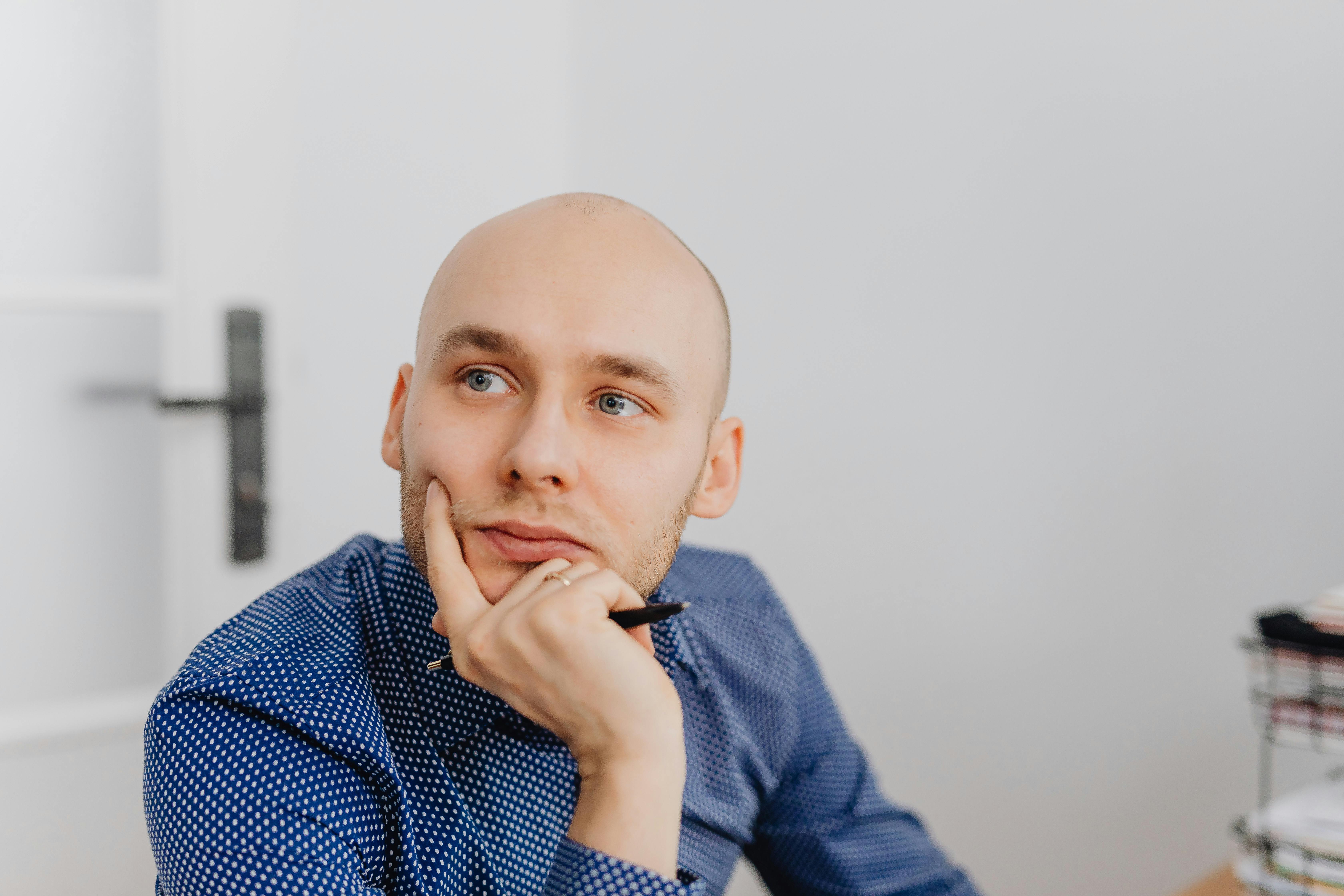 Z życia wzięte. "Rodzice nie akceptują mojej dziewczyny, a ona nie szanuje ich": W końcu będę musiał wybrać, kogo kocham bardziej