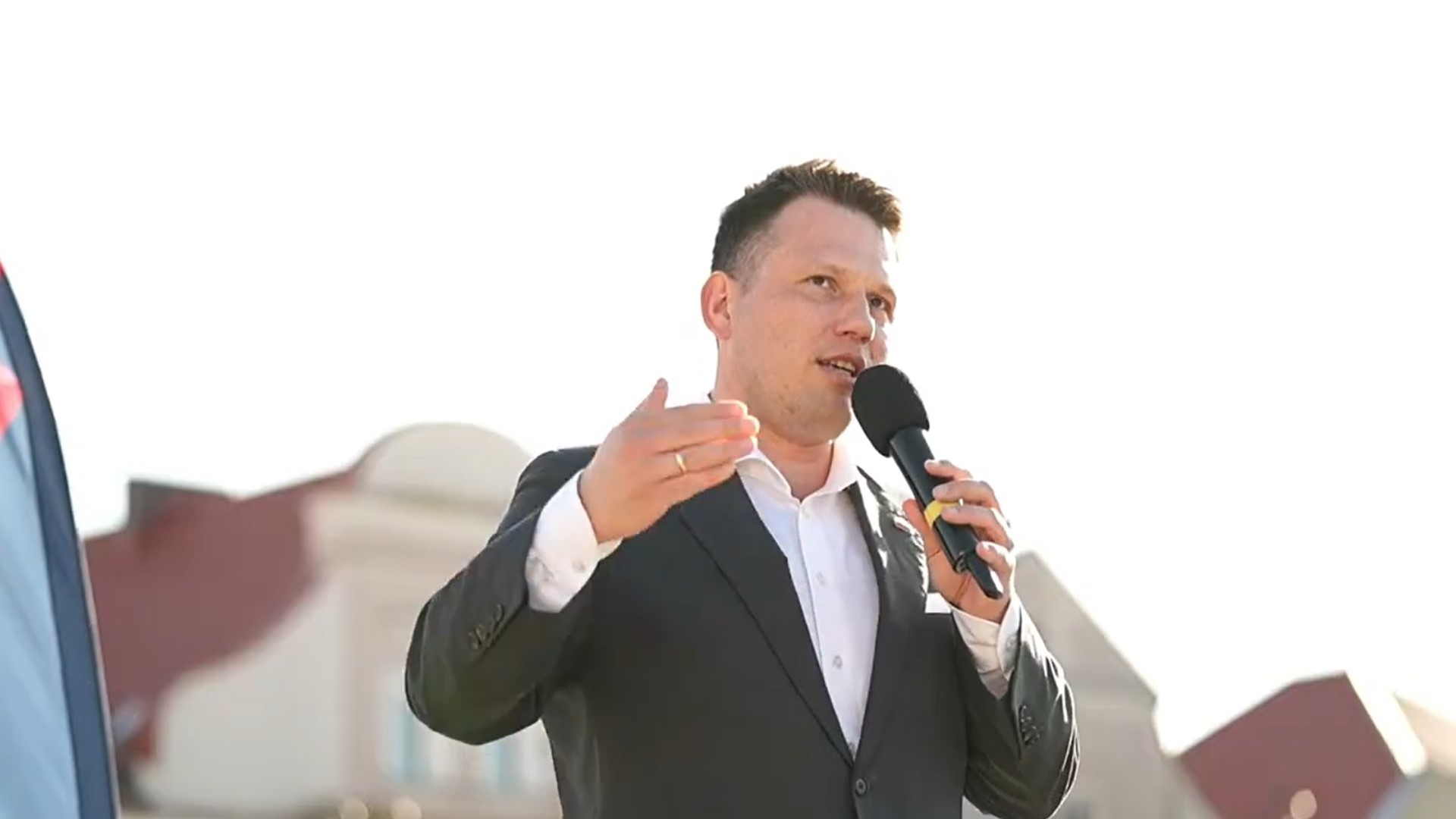 Mentzen zaatakował dopłaty dla artystów. Rząd odpowiada na mocne słowa