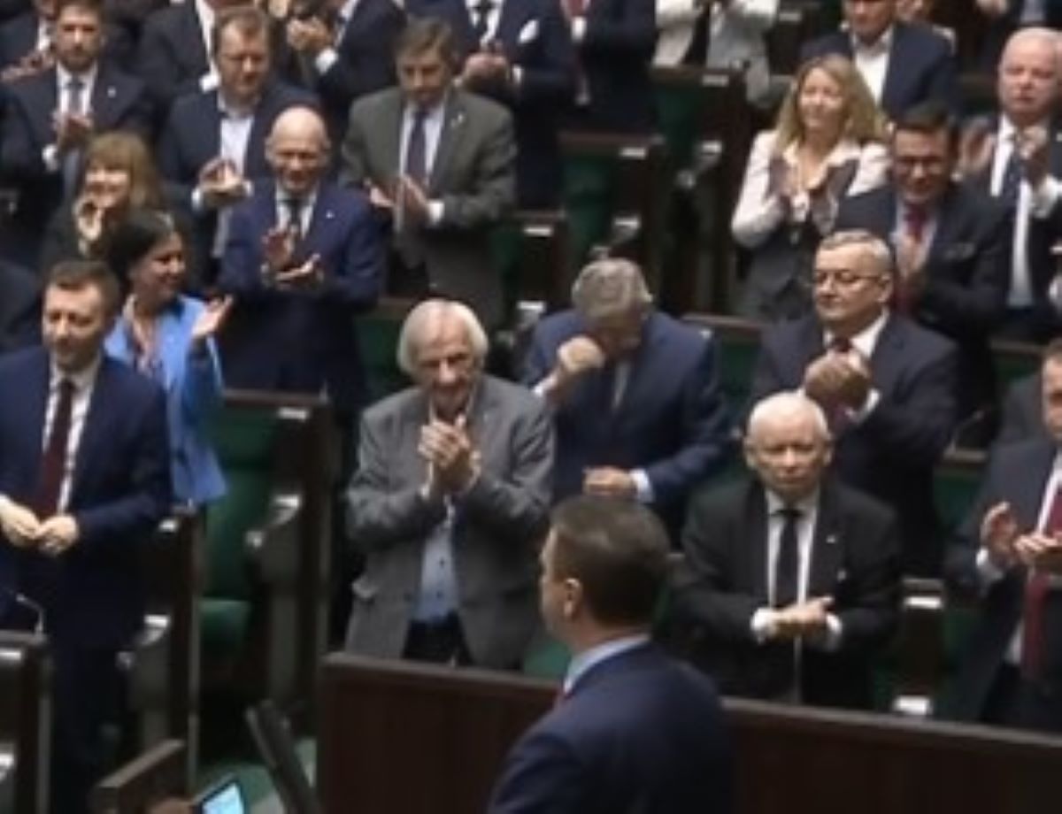 Ultimatum Kaczyńskiego dobiegło końca. Noc pełna mocnych deklaracji w PiS