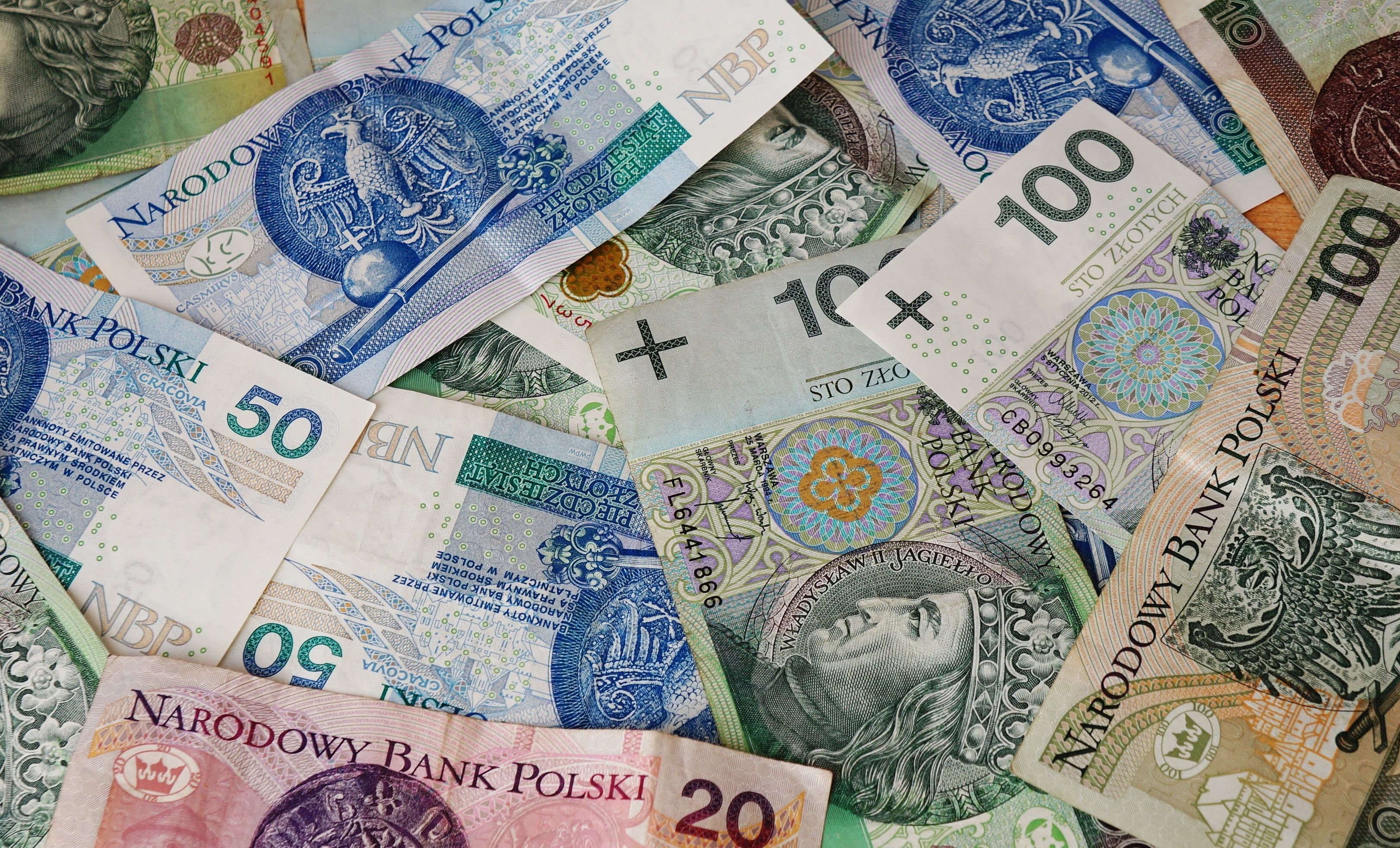 ZUS wypłaca choćby 500 zł miesięcznie. Sprawdź, kto może skorzystać