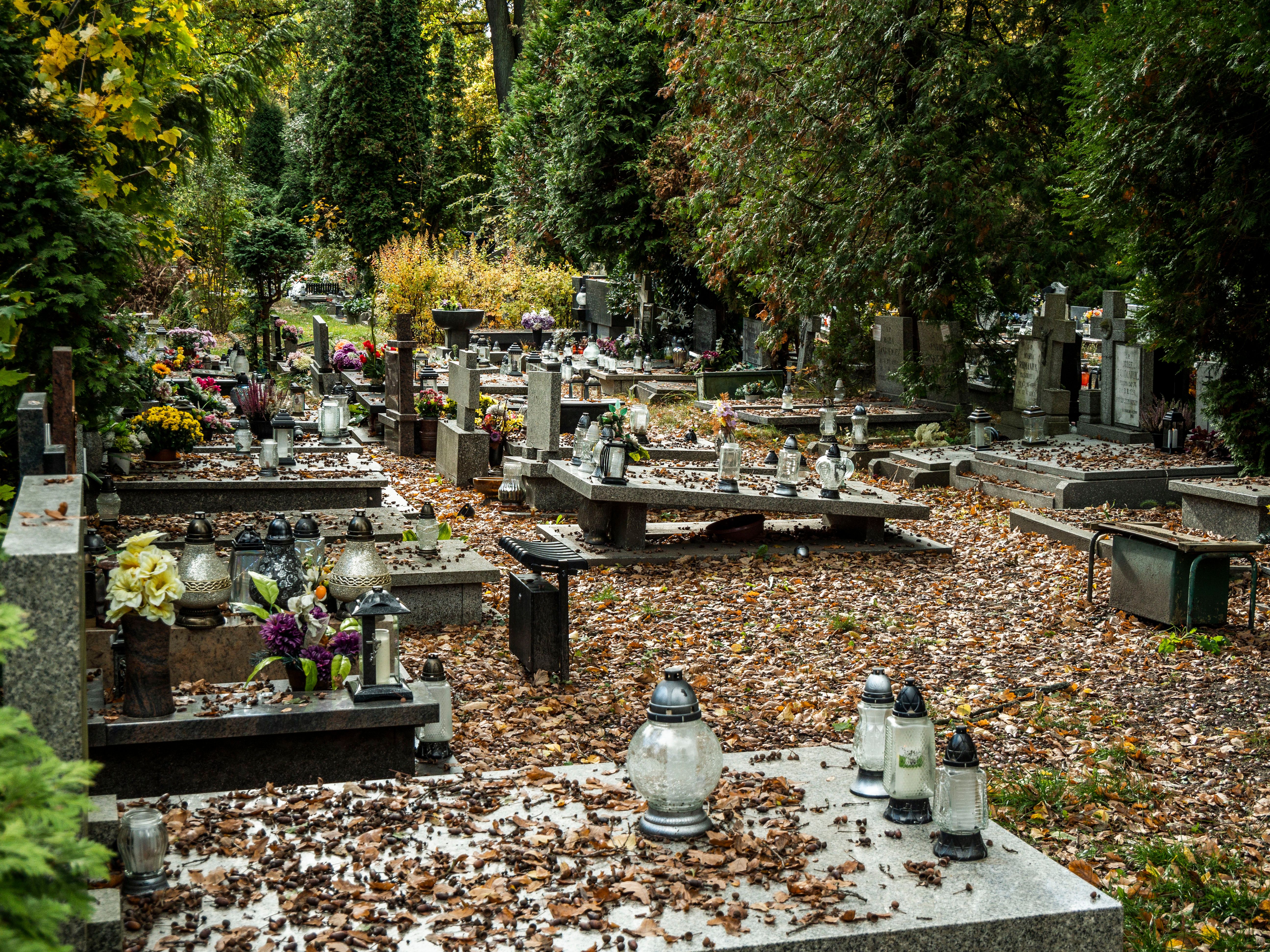 Sąd zakwestionował opłaty pobierane na cmentarzu. Niektórzy mogą odzyskać pieniądze